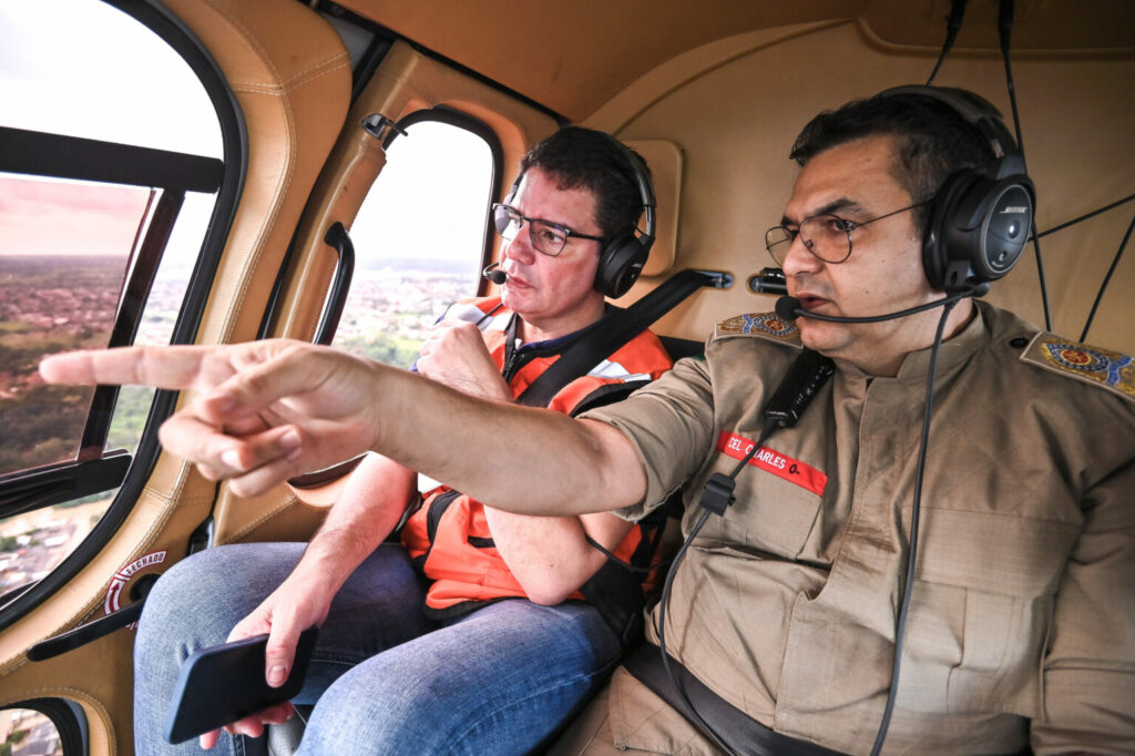 Gladson Cameli sobrevoa bairros atingidos por enxurrada em Rio Branco