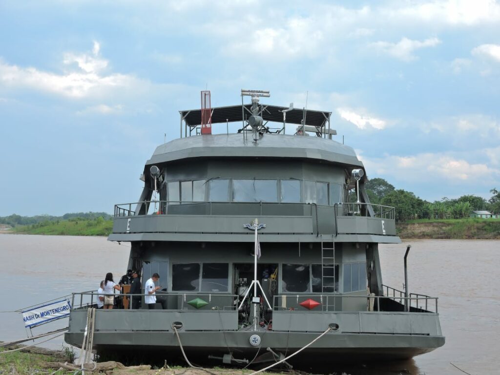 Navio Hospital continua em Porto Walter esperando aumento das águas do Rio Juruá