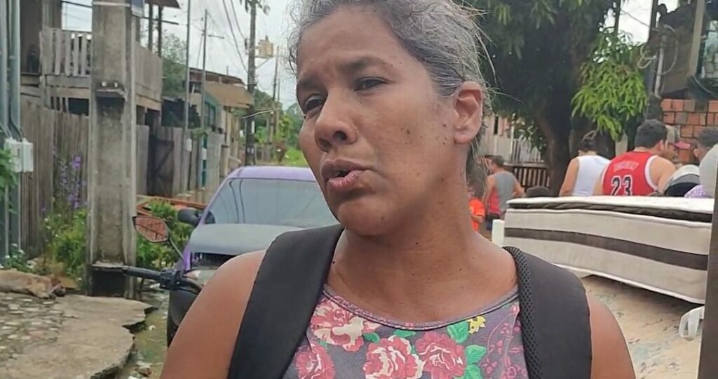 O drama dos que têm que ‘abandonar’ suas casas devido às inundações no Acre