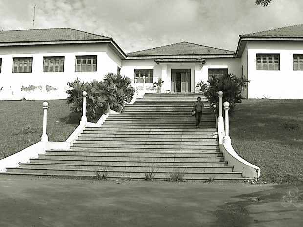 Abusada pelo padrasto, menina de 11 anos vai ao hospital com dor de barriga e dá à luz no Acre