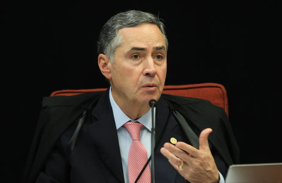 Barroso é internado para cirurgia de emergência e está em observação na UTI