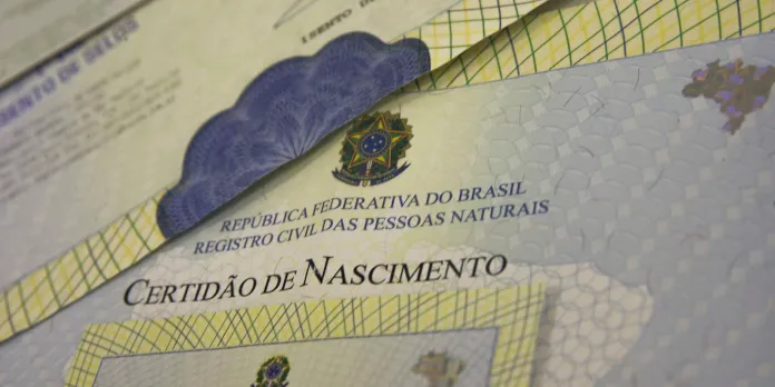 No Acre, homem aciona justiça para tirar seu nome da certidão do filho após separação