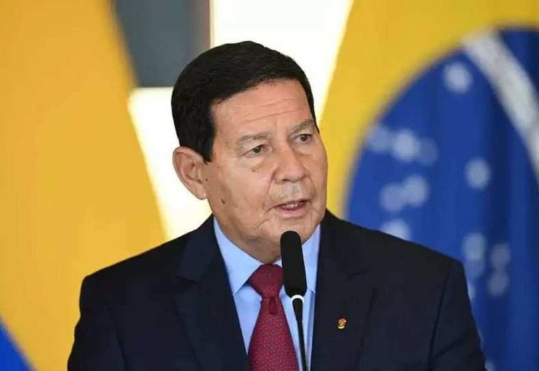 Mourão diz que ditadura deixou legado positivo e chama golpe de 1964 de “revolução”