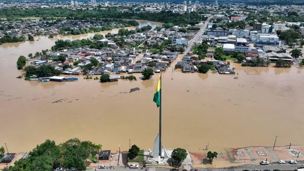 Mais de 4,3 mil pessoas estão desabrigadas pela cheia de rios em cinco cidades do Acre