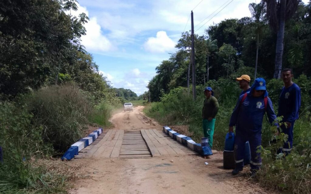 Deracre reconstrói ponte no Ramal Mariana 1, em Rodrigues Alves