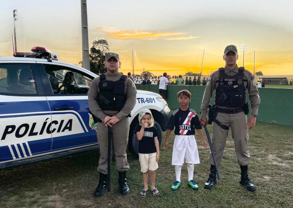 Polícia Militar reforça segurança no estádio de futebol O Cruzeirão em Cruzeiro do Sul