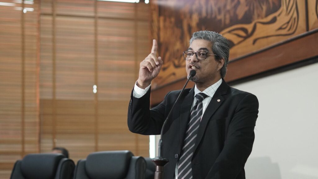 A pedido de Edvaldo Magalhães, deputados recebem servidores que ganham menos que 1 salário mínimo e engenheiros