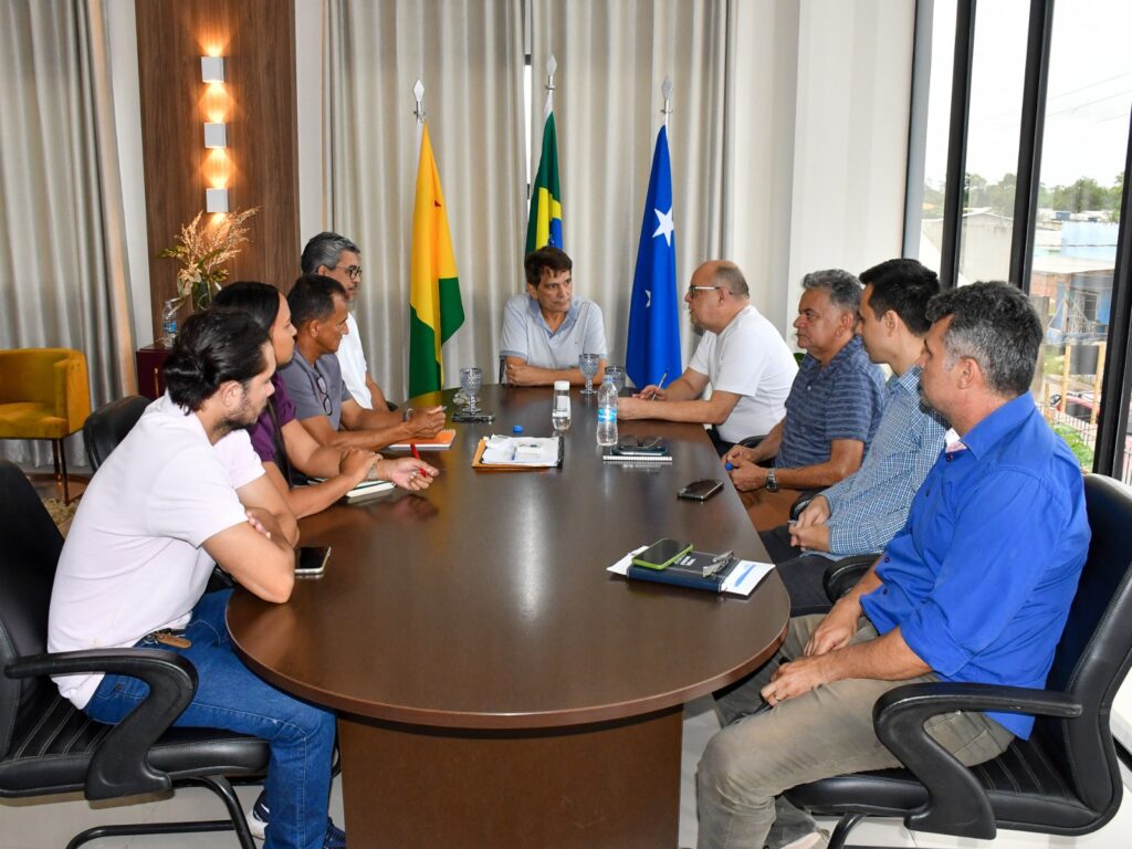 Edvaldo se reúne com Henrique Afonso e equipe do ‘Abrindo Portas para o Primeiro Emprego’ e celebram bons resultados do programa