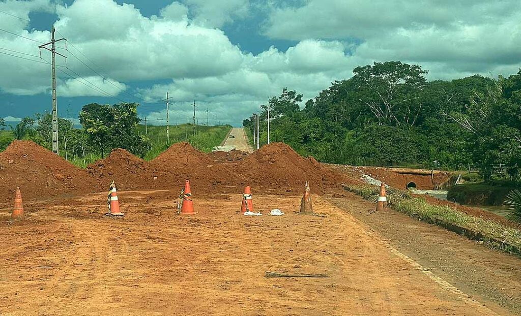 Lentidão para recuperar trecho da BR-364 no balneário Quinauá tem gerado prejuízos, denunciam moradores