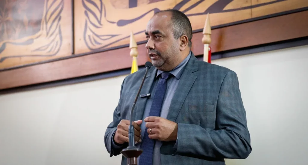 Deputado Clodoaldo Rodrigues reclama de descaso de companhia aérea no AC