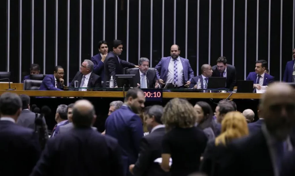 Deputados acreanos votam contra urgência do PL das fake news