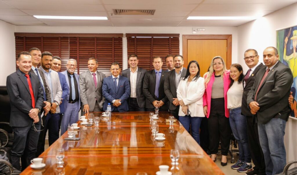 Ao receber senador Bittar na Aleac, Nicolau diz: “tem ajudado muito o Acre”