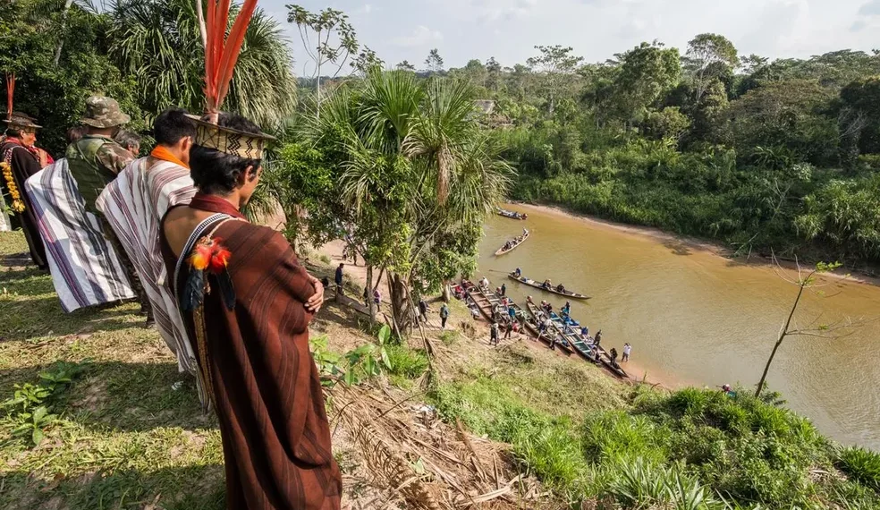 Lula assina demarcação de terra indígena Arara do Rio Amônia no Acre