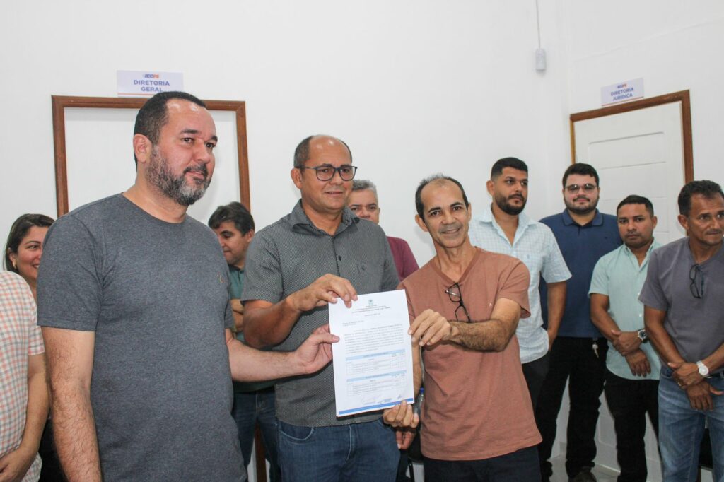 Em Cruzeiro do Sul, Prefeitura assina contrato para contratação de 300 servidores