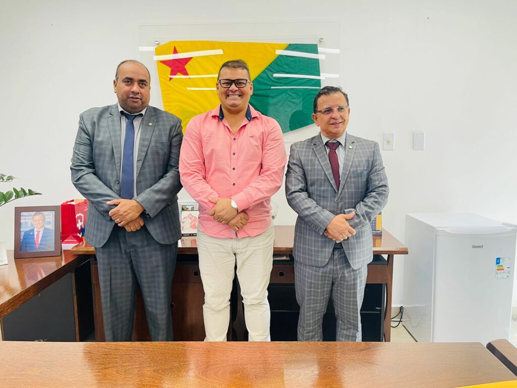 Presidente da Câmara Municipal de Rodrigues Alves visita Assembleia Legislativa em busca de parcerias