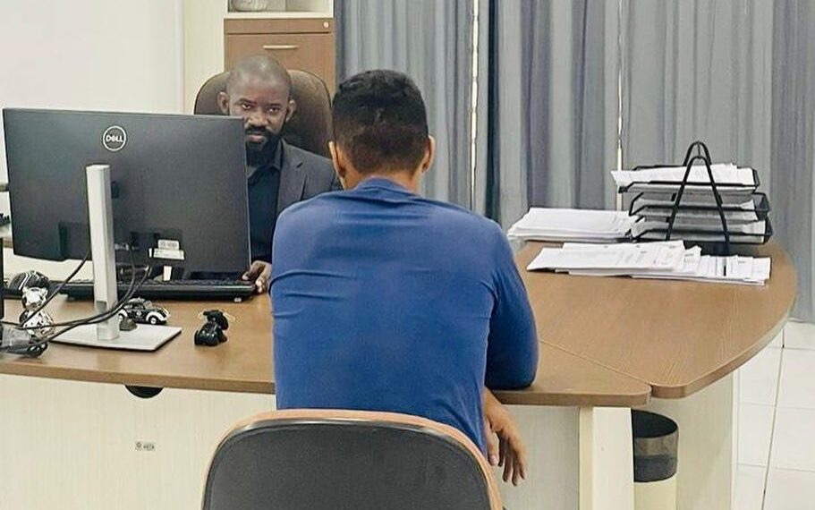 Ex-funcionário de empresa que continuava recebendo pagamento de clientes é preso por estelionato