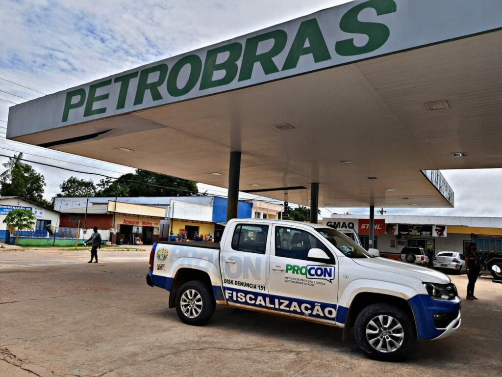 Procon irá fiscalizar redução de preço da gasolina no estado