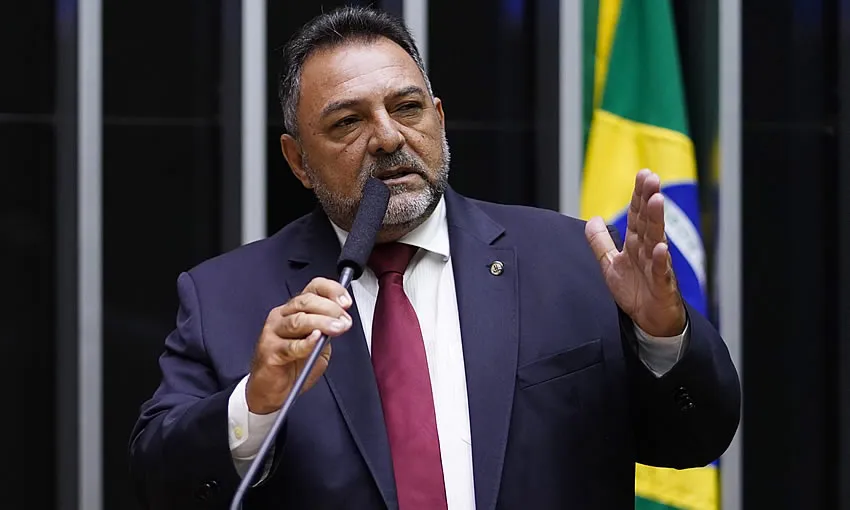 “Sou contra o PL das Fake News”, afirma Zezinho Barbary