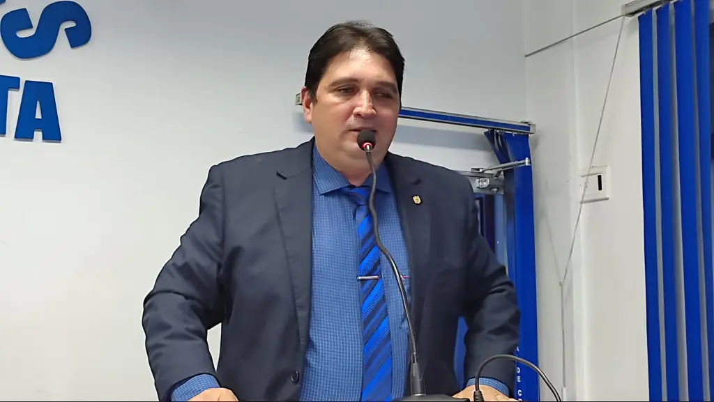 “Zequinha deve dizer quando dará o aumento aos professores”, diz presidente da Câmara de Vereadores
