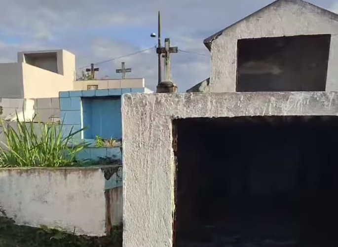 Em Cruzeiro do Sul, moradores de rua estão ‘vivendo’ em cemitério e dormindo em catacumbas