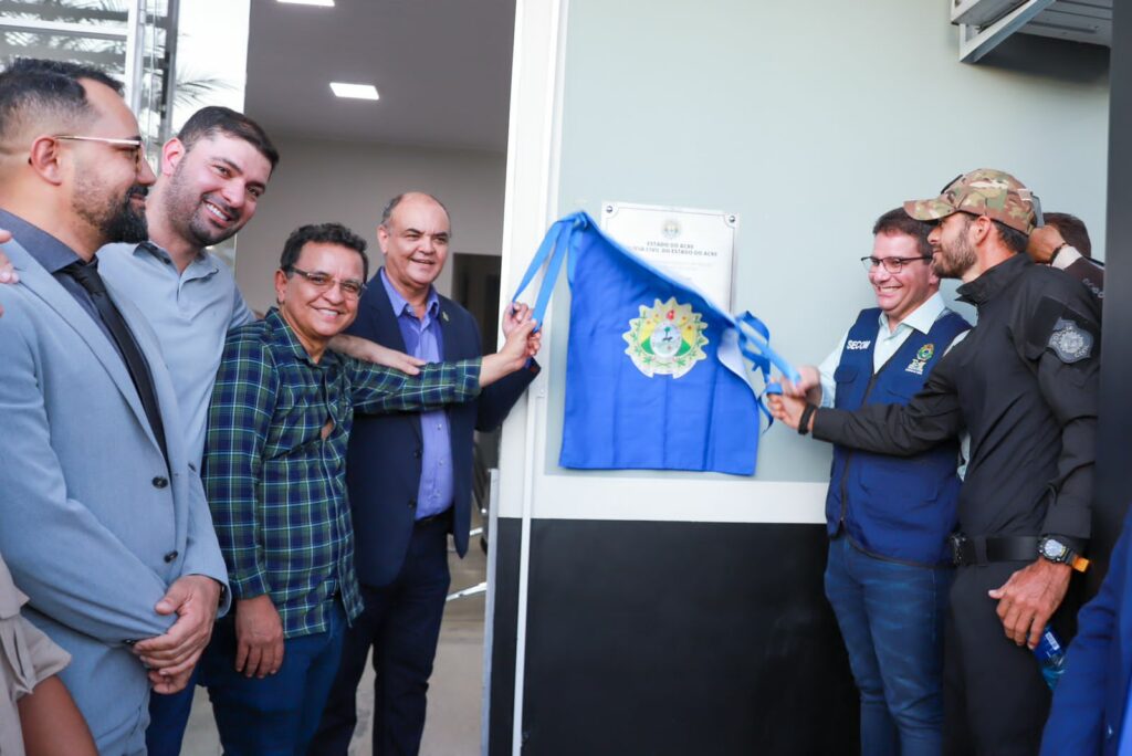 Gonzaga e Nicolau participam da entrega da delegacia da Polícia Civil e recuperação do aeródromo de Feijó