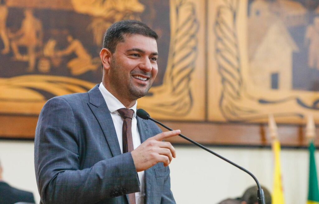 “Quando beneficia os servidores, tem nosso apoio”, diz Nicolau sobre aprovação de projeto que garante 100% de salário para aposentados