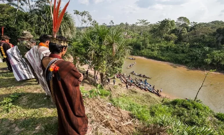 Crianças indígenas são transferidas para hospital após surto de síndrome respiratória em aldeia
