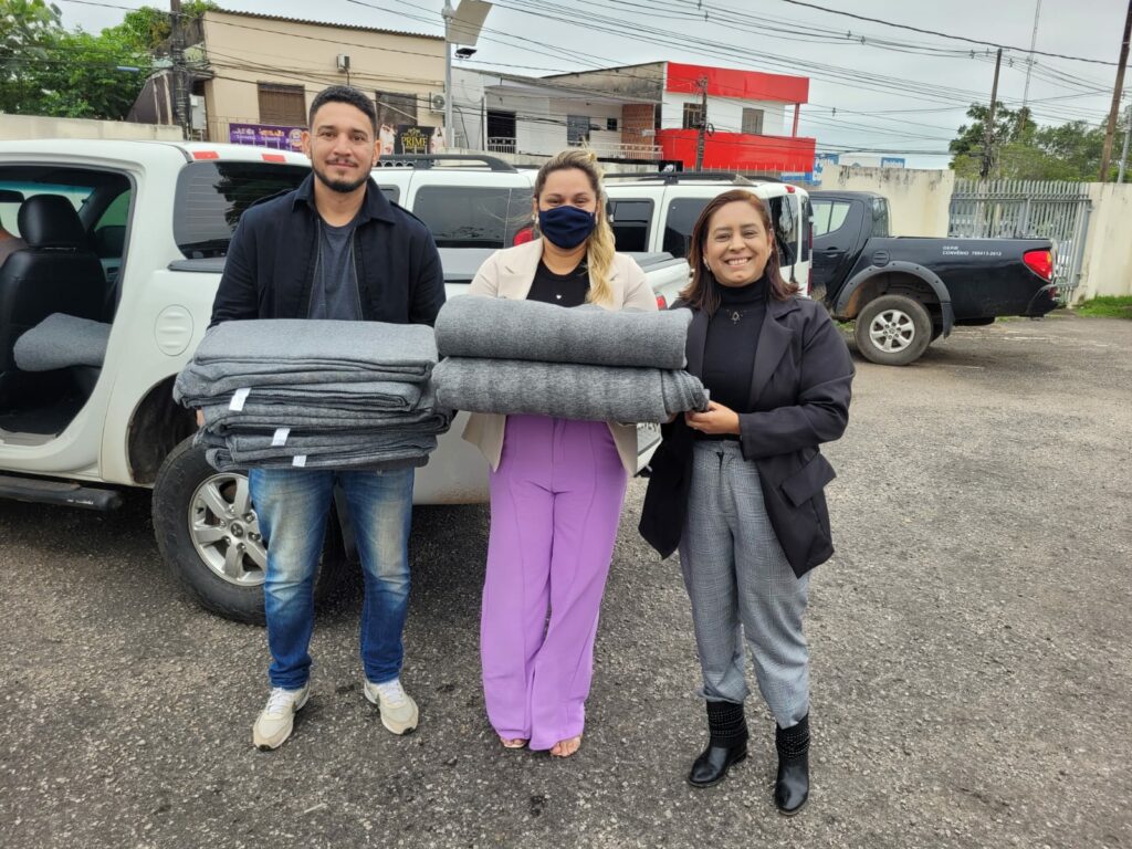 Governo do Acre distribui cobertores para pessoas em vulnerabilidade social durante friagem