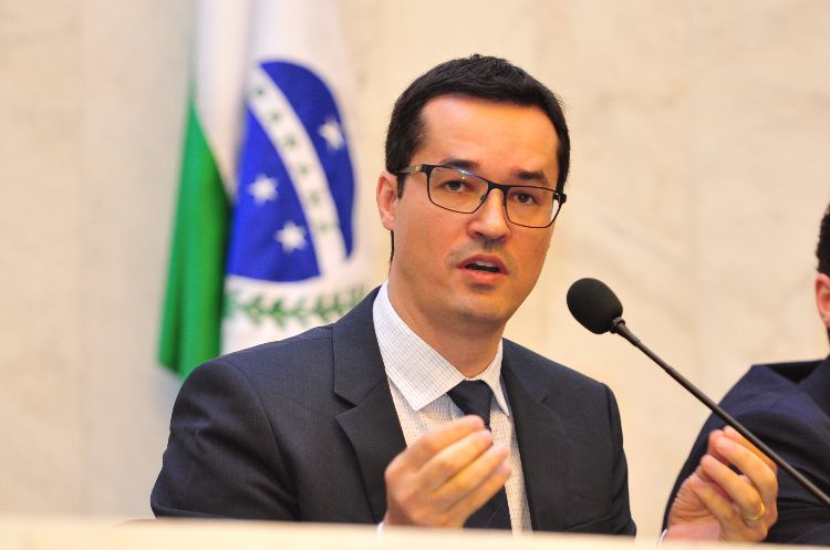 Deputado aconselha Deltan Dallagnol a buscar asilo político em outro país