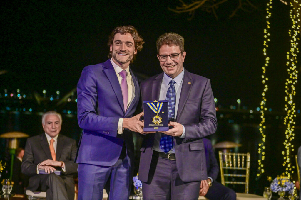 Governador é homenageado com medalha da Associação Nacional dos Procuradores