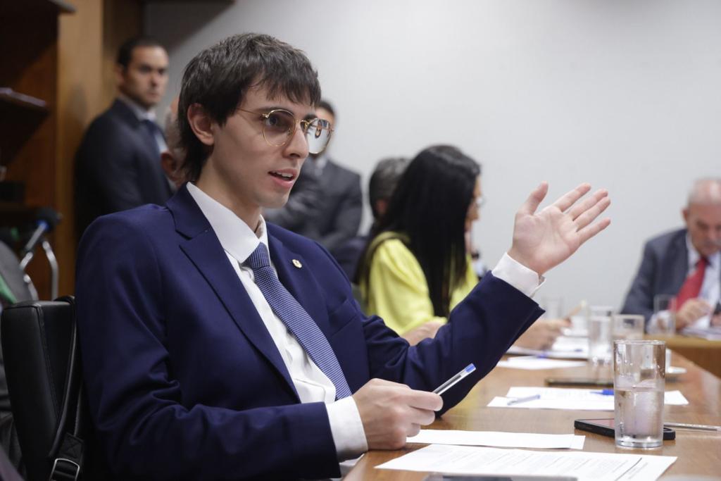 “É um absurdo propor projeto para tornar crime a discriminação contra políticos”, diz Amom Mandel