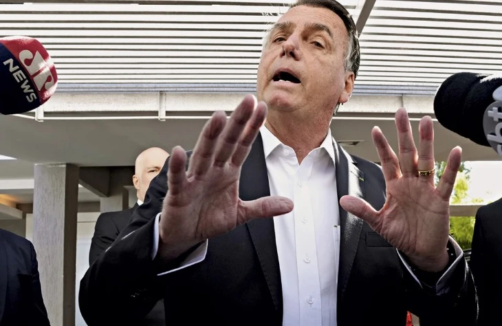 Bolsonaro se desculpa após divulgar fake news sobre vacina