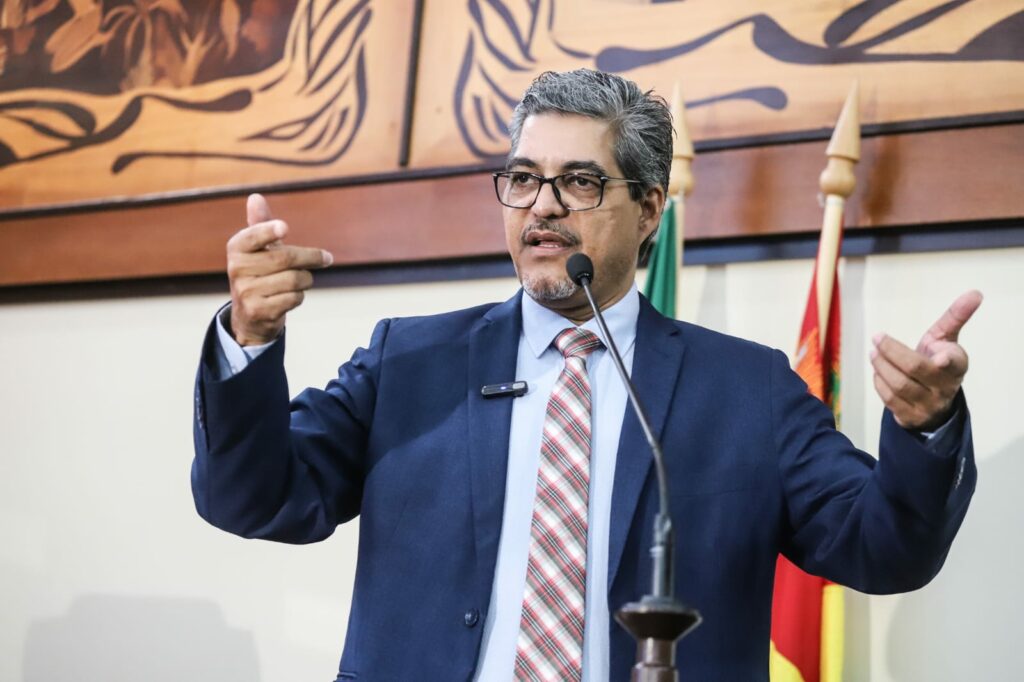 Edvaldo Magalhães defende abertura de ramal que liga Porto Walter a Cruzeiro do Sul, por meio de pacto que garanta o licenciamento ambiental