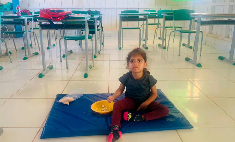 Estudante com hidrocefalia e paralisia cerebral enfrenta dificuldades ao frequentar escola na zona rural de Rodrigues Alves