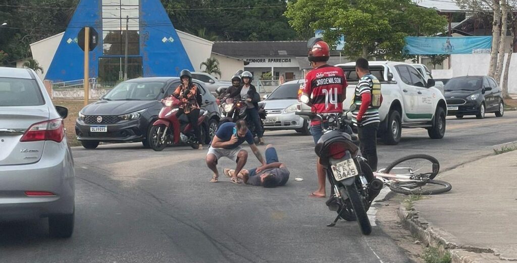 Motociclista atinge ciclista e acidente de trânsito é registrado em Cruzeiro do Sul