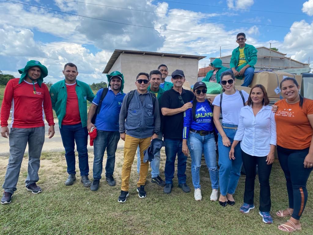 Instalação de Mosquiteiros Impregnados de Longa Duração (MILD) é realizada na comunidade do Gama, em Guajará (AM)