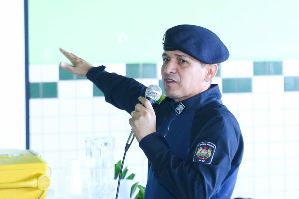 Programa da Polícia Militar contempla escola de Cruzeiro do Sul