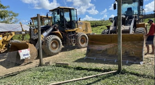Máquinas da prefeitura são flagradas na fazenda do pai do Prefeito Valdélio Furtado