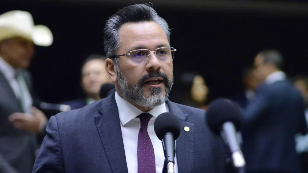 Federação Médica Brasileira solicita cassação do mandato do senador Alan Rick