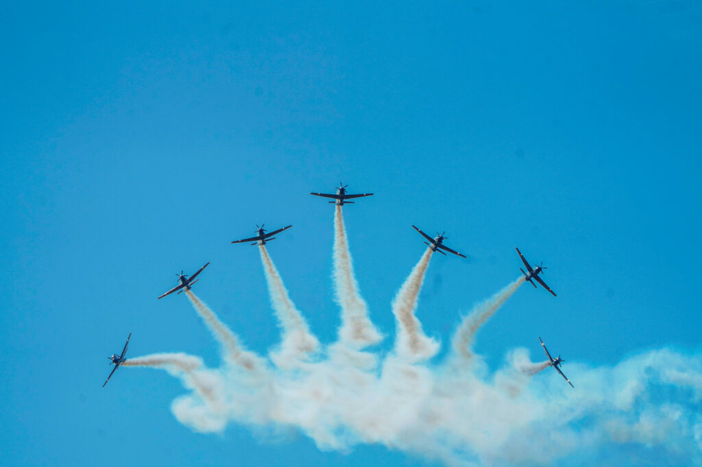 Apresentação da Esquadrilha da Fumaça encanta milhares de pessoas em Rio Branco