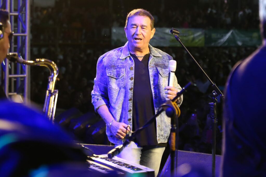 Festival da Banana de Rodrigues Alves tem show de Amado Batista e reúne milhares de pessoas