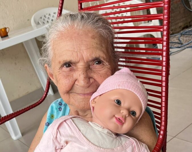 No Acre, neta registra cotidiano de avó com Alzheimer e faz sucesso nas redes