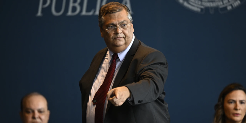 Flávio Dino garante reforço federal para conter rebelião em presídio no Acre