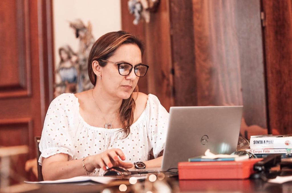 Jornalista acreana lança livro sobre discurso midiático que envolve povos indígenas em áreas urbanas
