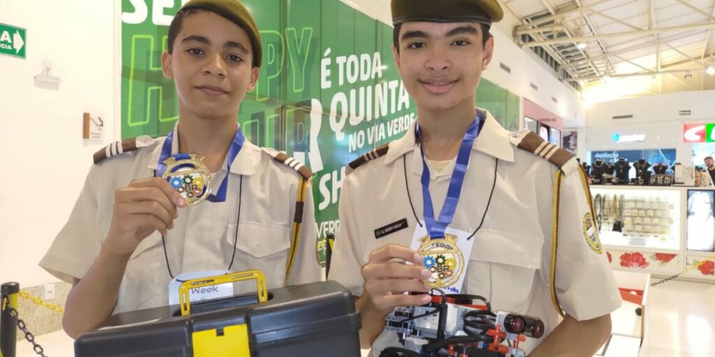 Alunos do Colégio Militar Tiradentes conquistam etapa estadual de robótica
