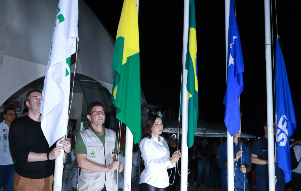 Com hasteamento de bandeiras e presença de autoridades, Expoacre Juruá 2023 é oficialmente iniciada