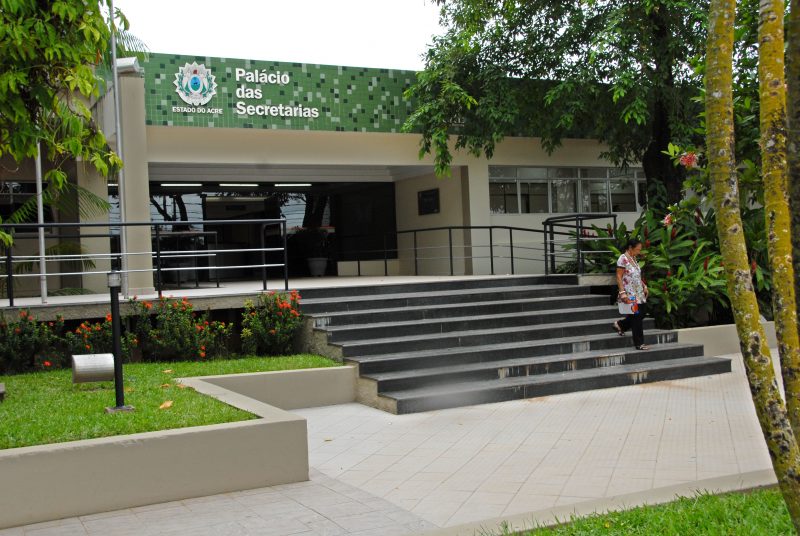 2 mil servidores do estado podem ser demitidos após medidas de redução de gastos