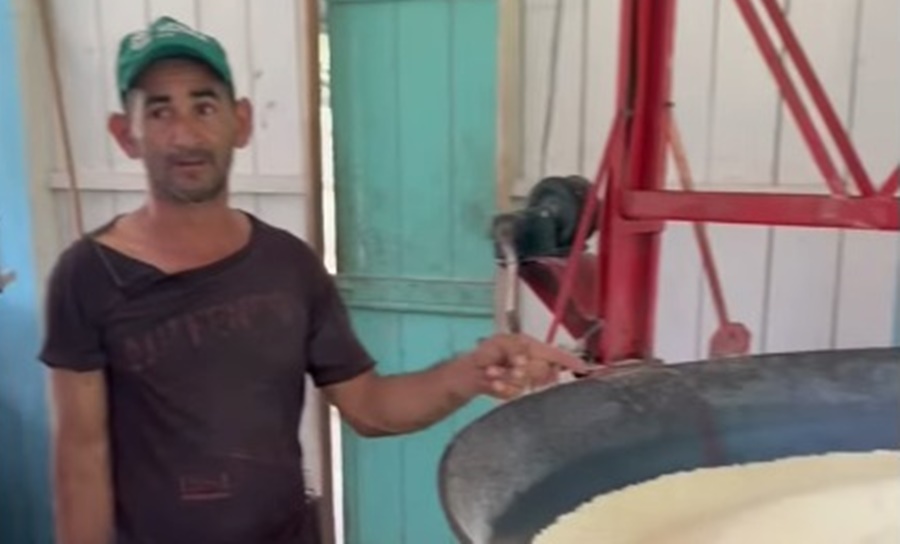Em Cruzeiro do Sul, produtor da zona rural produz cerca de 20 sacas de farinha por dia; assista