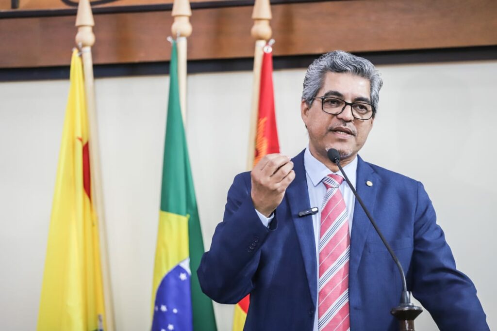 Edvaldo Magalhães comenta decisões do TCE que suspenderam parcela milionária de kits do Enem e pregão de R$ 85 milhões