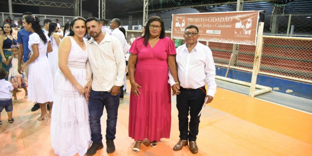 Pais e filhos se casam no mesmo dia em cerimônia coletiva no interior do Acre